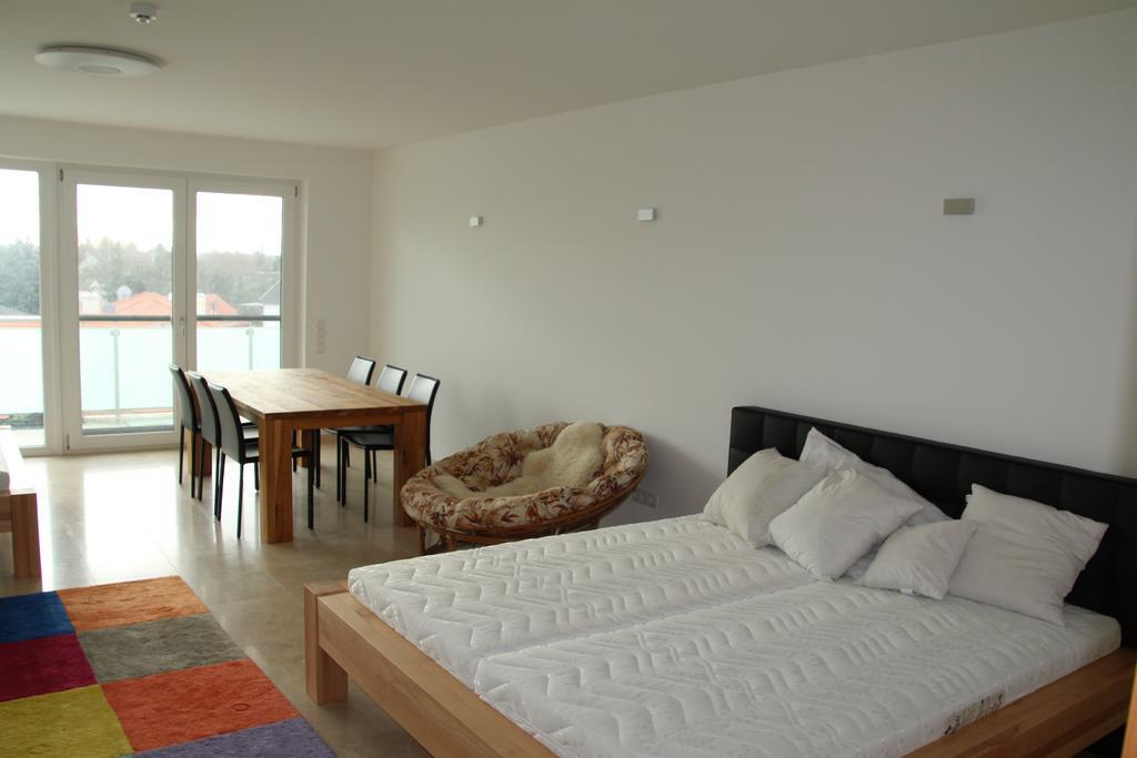 Danube Apartment With City View Vienna Exterior photo
